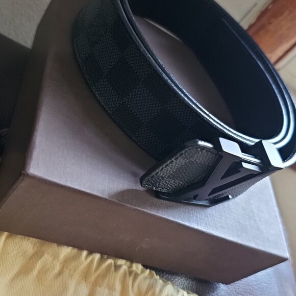 Louis Vuitton - Picture 3 of 4